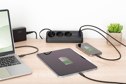 DIGITUS Presa per ufficio a 3 vie con 2x connessioni USB-A e 1x USB-C, nero