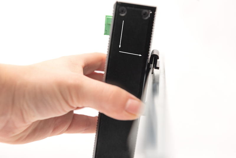 SWITCH 8-PORTE GIGABIT FLAT DIN RAIL INDUSTRIALE