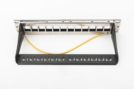 SWITCH INDUSTRIALE 4 PORTE GIGABIT POE + 1 PORTA UPLINK DIN RAIL