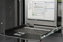 CONSOLE MODULARE CON SCHERMO 19" CON SWITCH 8 PORTE PER INSTALLAZIONE IN ARMADI RACK TASTIERA ITALIANA