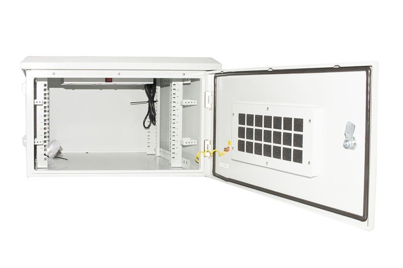 ARMADIO RACK 19 POLLICI 6U PER RETI DA ESTERNO CLASSE PROTEZIONE IP55 MISURE MM (L)600X(P)450X(A)333 GRIGIO CHIARO CON VENTOLE F