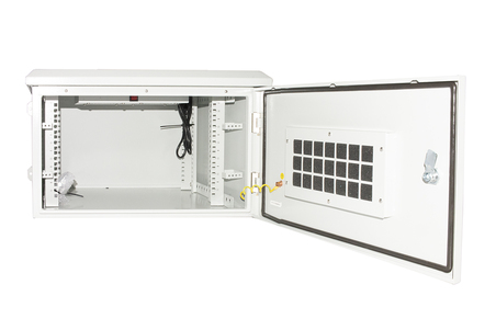 ARMADIO RACK 19 POLLICI 6U PER RETI DA ESTERNO CLASSE PROTEZIONE IP55 MISURE MM (L)600X(P)450X(A)333 GRIGIO CHIARO CON VENTOLE F