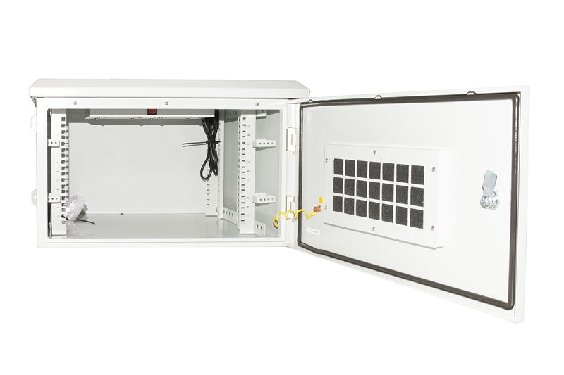 ARMADIO RACK 19 POLLICI 9U PER RETI DA ESTERNO CLASSE PROTEZIONE IP55 MISURE MM (L)600X(P)450X(A)467 GRIGIO CHIARO CON VENTOLE F