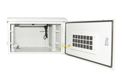 ARMADIO RACK 19 POLLICI 9U PER RETI DA ESTERNO CLASSE PROTEZIONE IP55 MISURE MM (L)600X(P)600X(A)467 GRIGIO CHIARO CON VENTOLE F