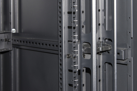 ARMADIO RACK 19" 9U CON PORTE TRAFORATE MM 510 (A), 600 (L), 450 (P) COLORE NERO