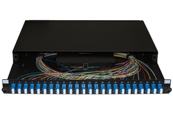 PANNELLO FIBRA OTTICA 19" CON 24 ADATTATORI LC DUPLEX SINGLEMODE PROFONDITA' 250 MM CON PIGTAIL INSTALLATI COLORE NERO