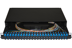 PANNELLO FIBRA OTTICA 19" CON 24 ADATTATORI SC DUPLEX SINGLEMODE PROFONDITA' 250 MM CON PIGTAIL INSTALLATI COLORE NERO