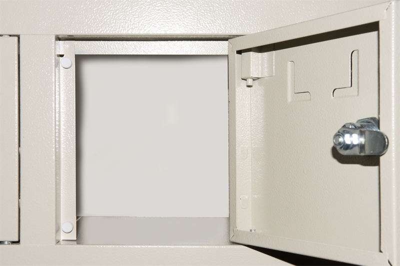 BOX 40 ALLOGGIAMENTI IN METALLO CON CHIAVE MISURE CM 145.5X23X90