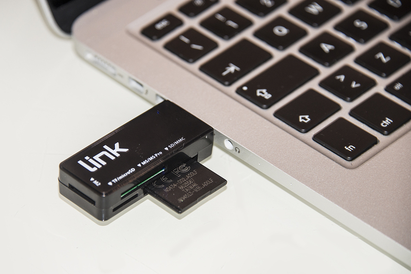 MINI LETTORE CARD USB 3.0 FINO A 5 GBPS LETTURA SIMULTANEA DI 4 SCHEDE T-FLASH, MICRO SD, SD, MMC, RS-MMC, MS, MS PRO, MS, MS DU