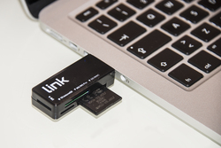 MINI LETTORE CARD USB 3.0 FINO A 5 GBPS LETTURA SIMULTANEA DI 4 SCHEDE T-FLASH, MICRO SD, SD, MMC, RS-MMC, MS, MS PRO, MS, MS DU